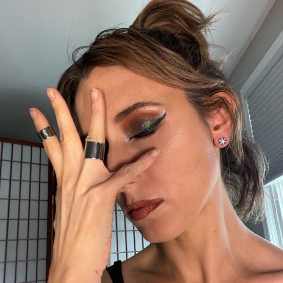 Meet your Posher, Ashley - Picture 1 of 2